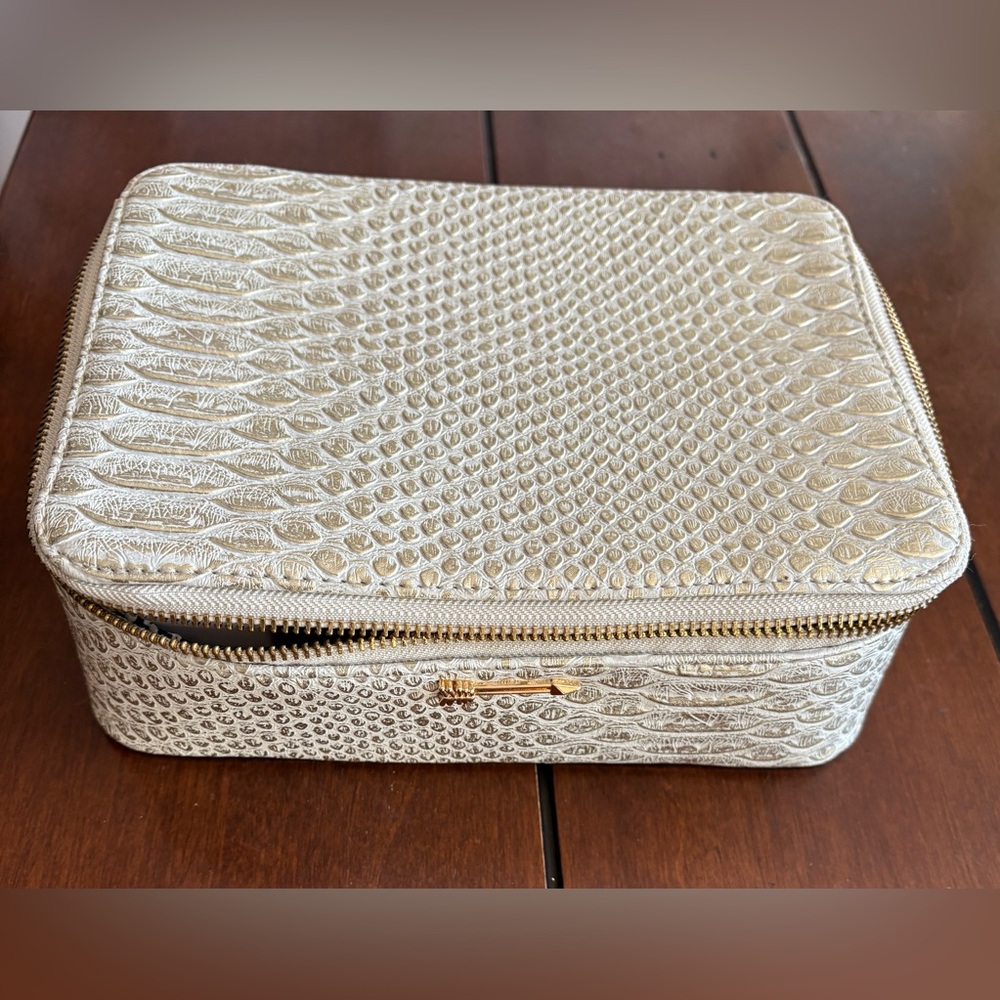 Stella & Dot Gold Textured Jewelry Case